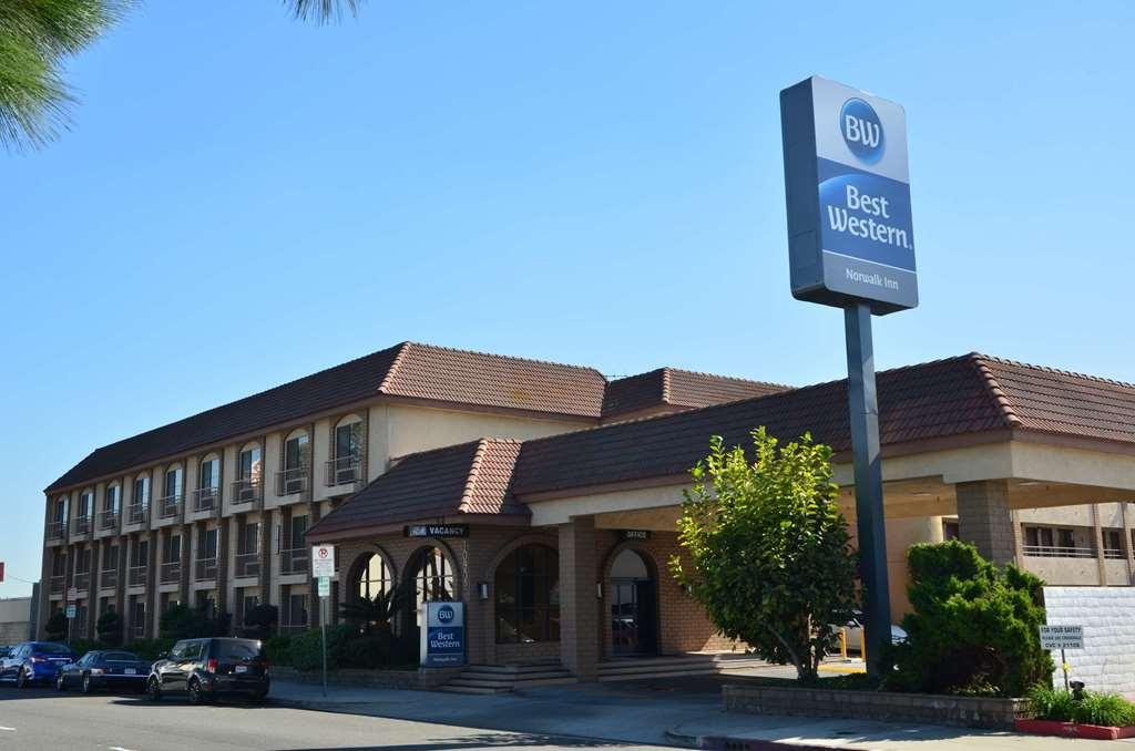 Best Western Norwalk Inn Екстер'єр фото