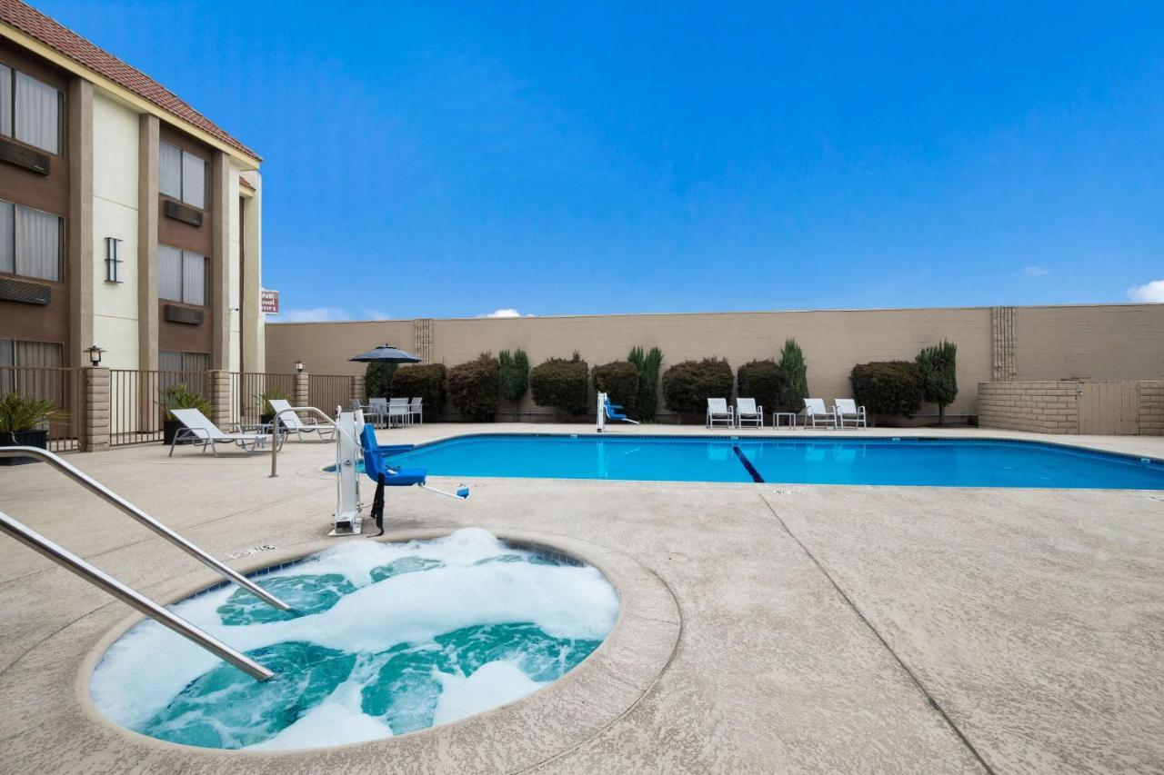 Best Western Norwalk Inn Екстер'єр фото