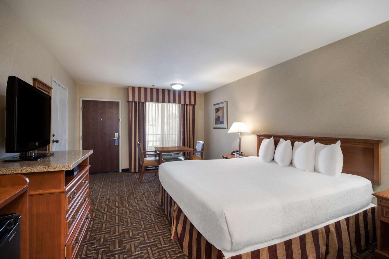 Best Western Norwalk Inn Екстер'єр фото