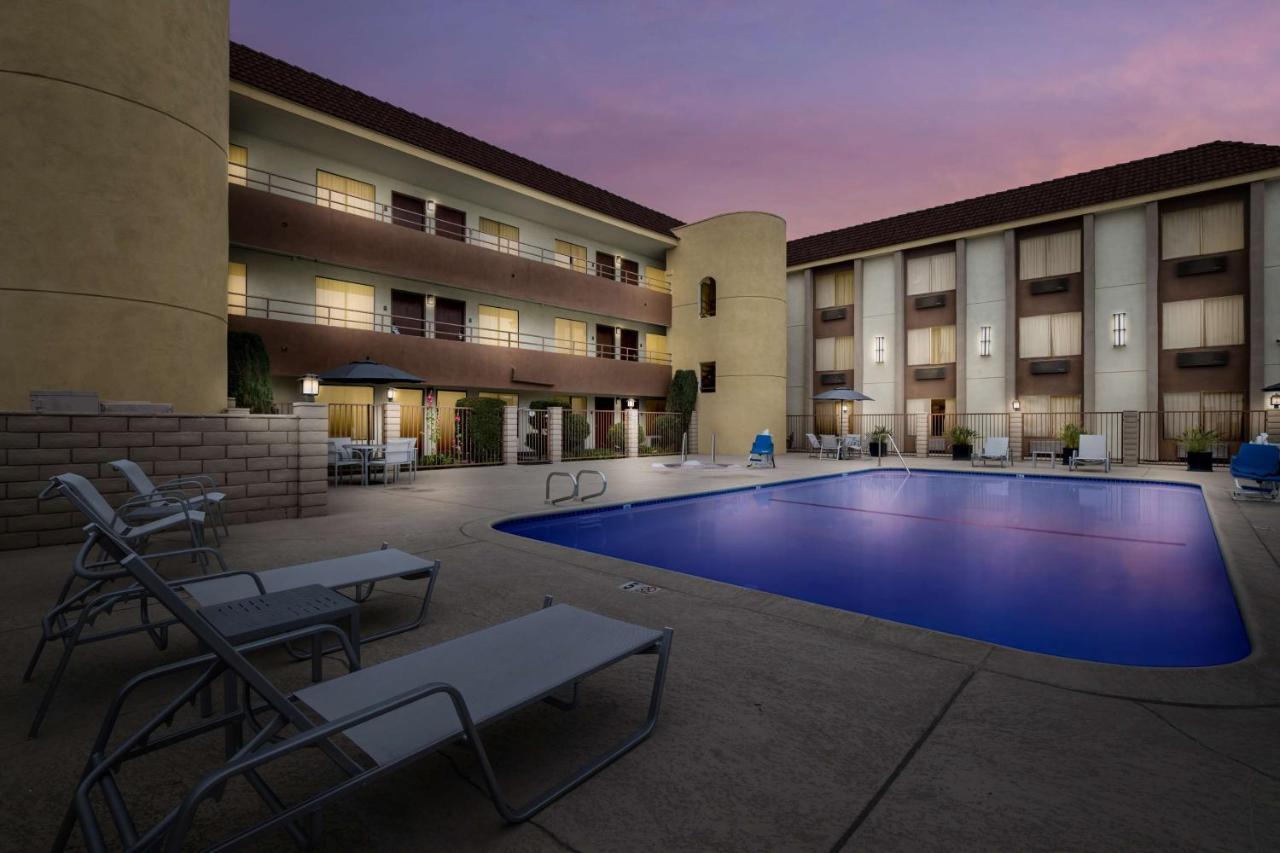 Best Western Norwalk Inn Екстер'єр фото