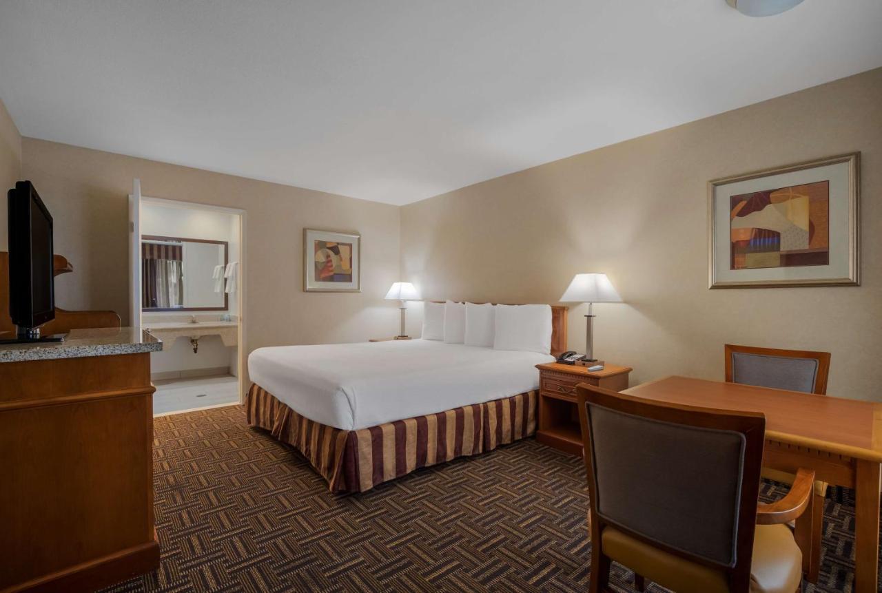 Best Western Norwalk Inn Екстер'єр фото