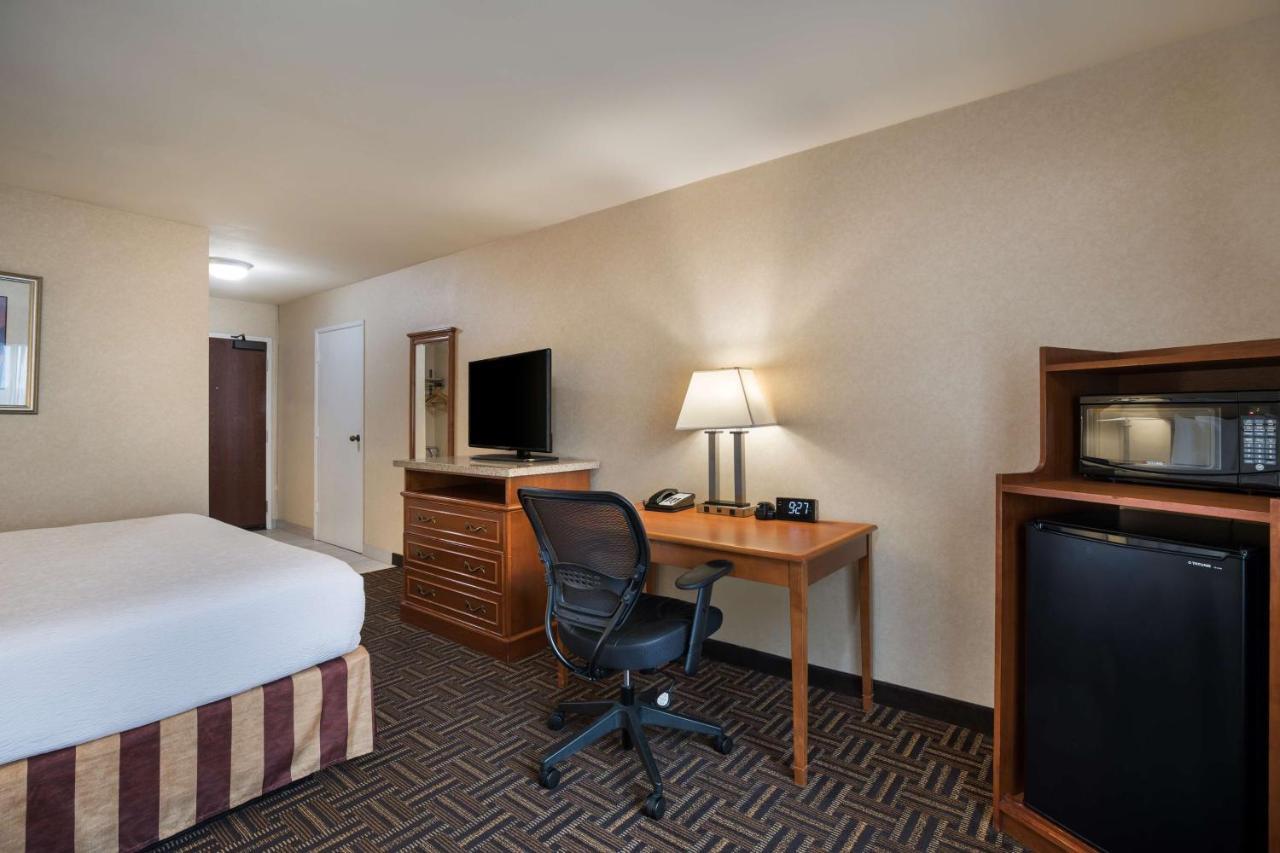 Best Western Norwalk Inn Екстер'єр фото