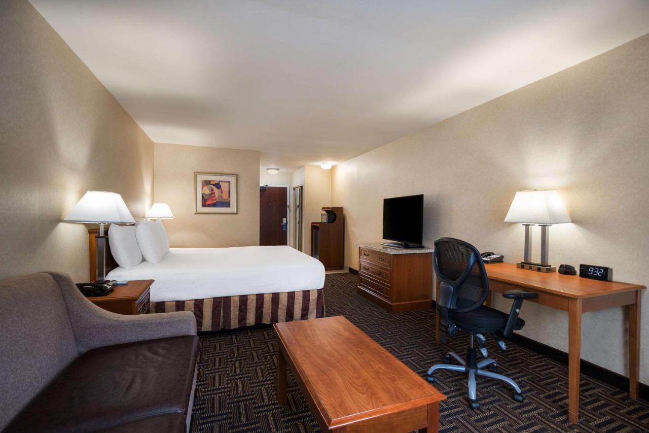 Best Western Norwalk Inn Екстер'єр фото
