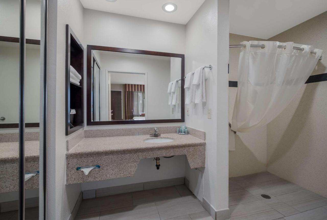 Best Western Norwalk Inn Екстер'єр фото
