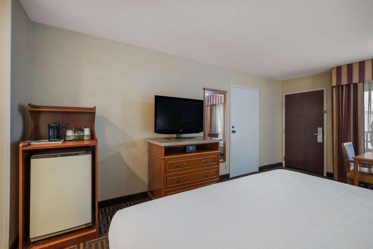 Best Western Norwalk Inn Екстер'єр фото