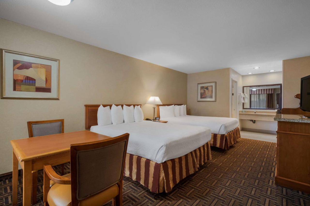 Best Western Norwalk Inn Екстер'єр фото
