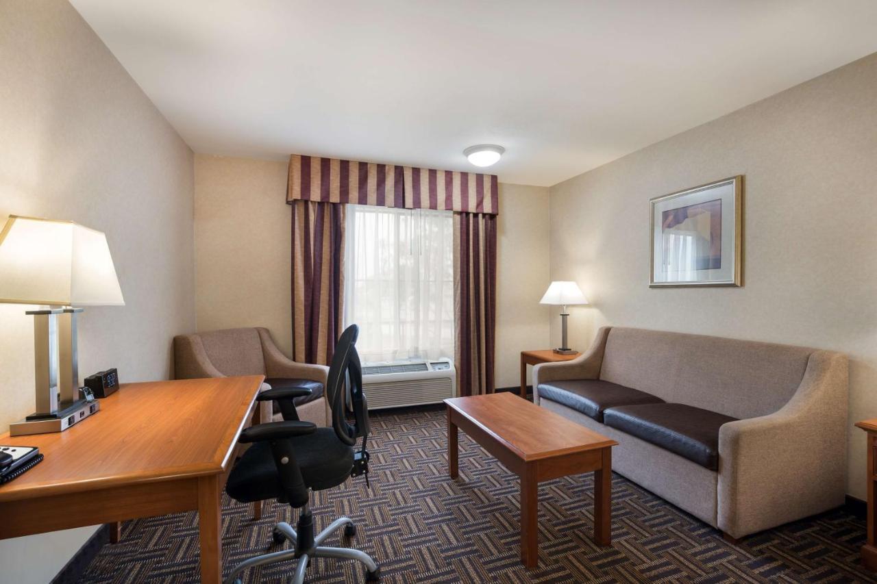 Best Western Norwalk Inn Екстер'єр фото