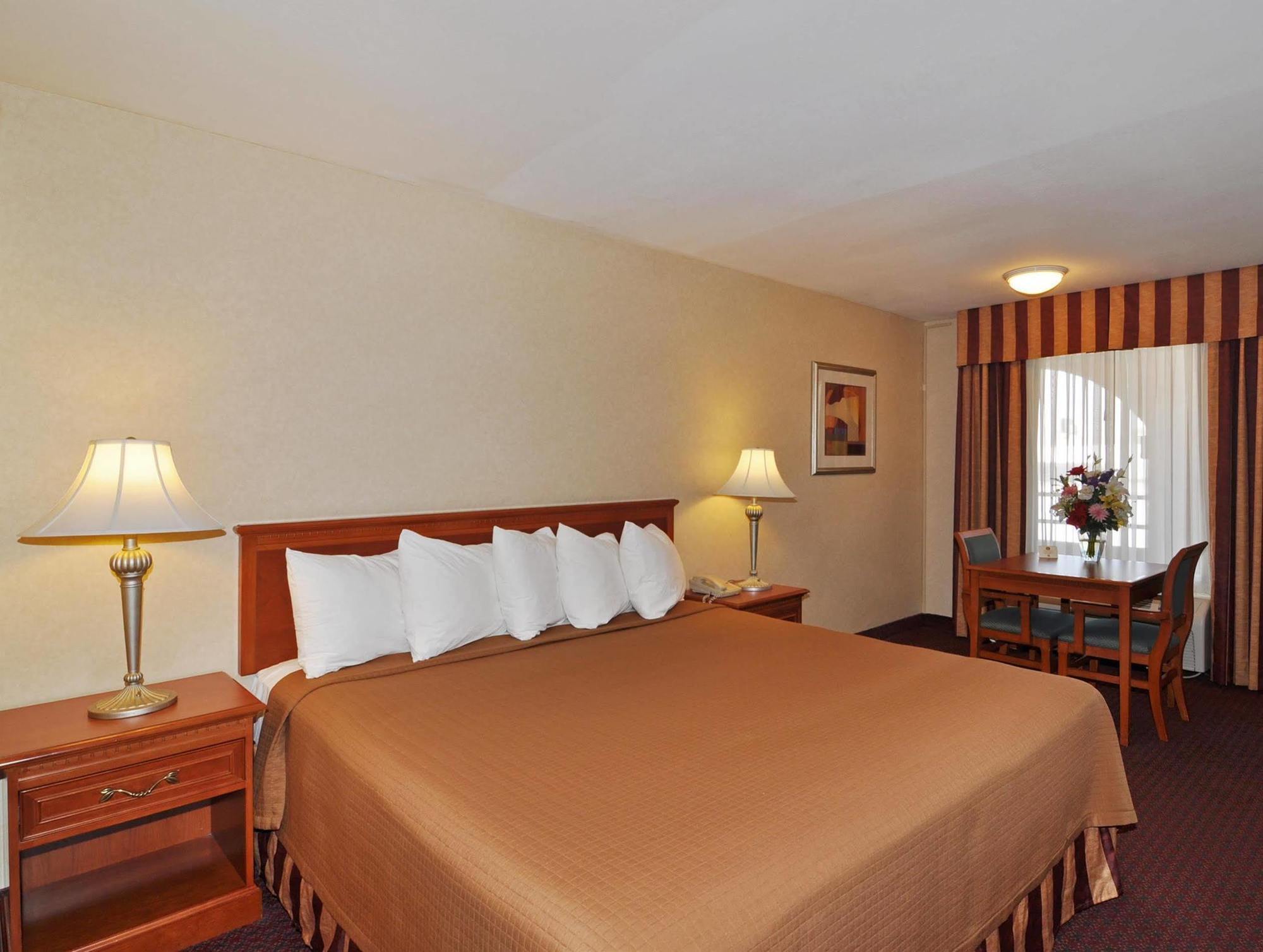 Best Western Norwalk Inn Екстер'єр фото